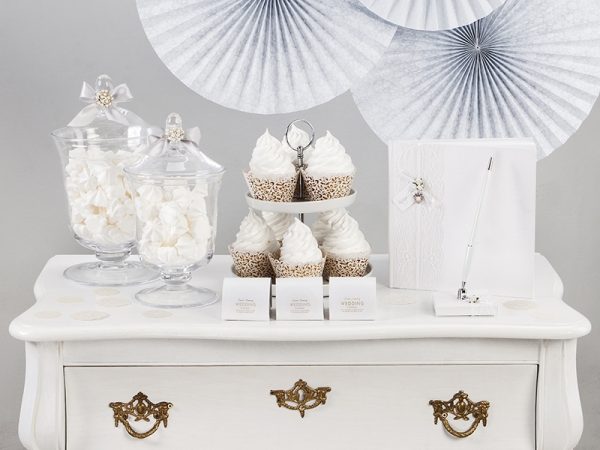 Biele košíčky na muffiny s ornamentom-5